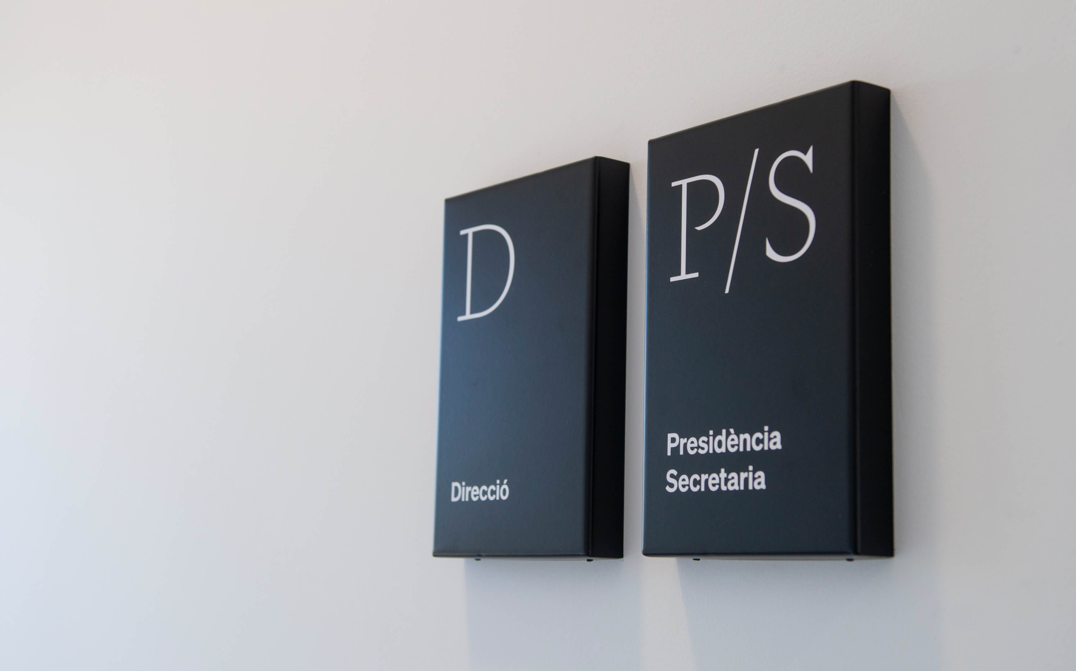 Latipo-COMLL-Collegi-Oficial-de-Metges-de-Lleida-Senyalística-Identitat-Corporativa-Editorial-Web-13